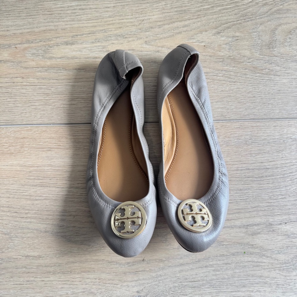 Tory Burch Caroline 2 leather flats in a grey/quarry rock color